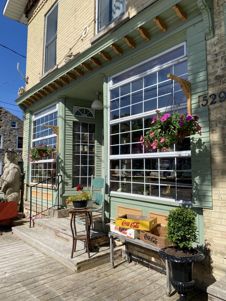 neustadt-antique-store
