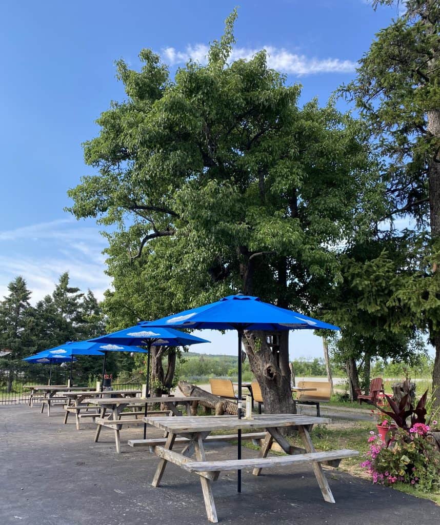 teds-range-road-diner-patio