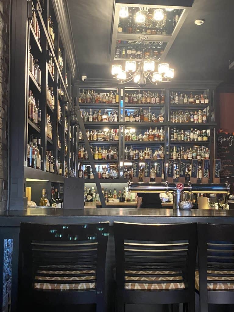 the-dam-pub-whisky-bar