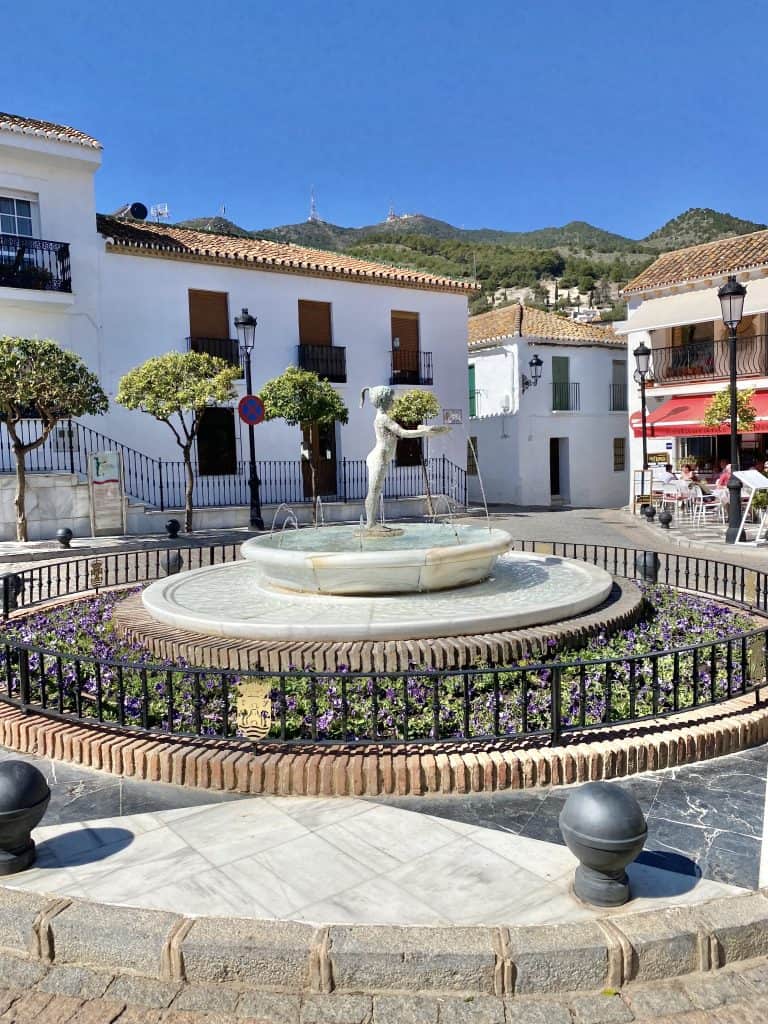 la-nina-fountain-benalmadena-pueblo-spain